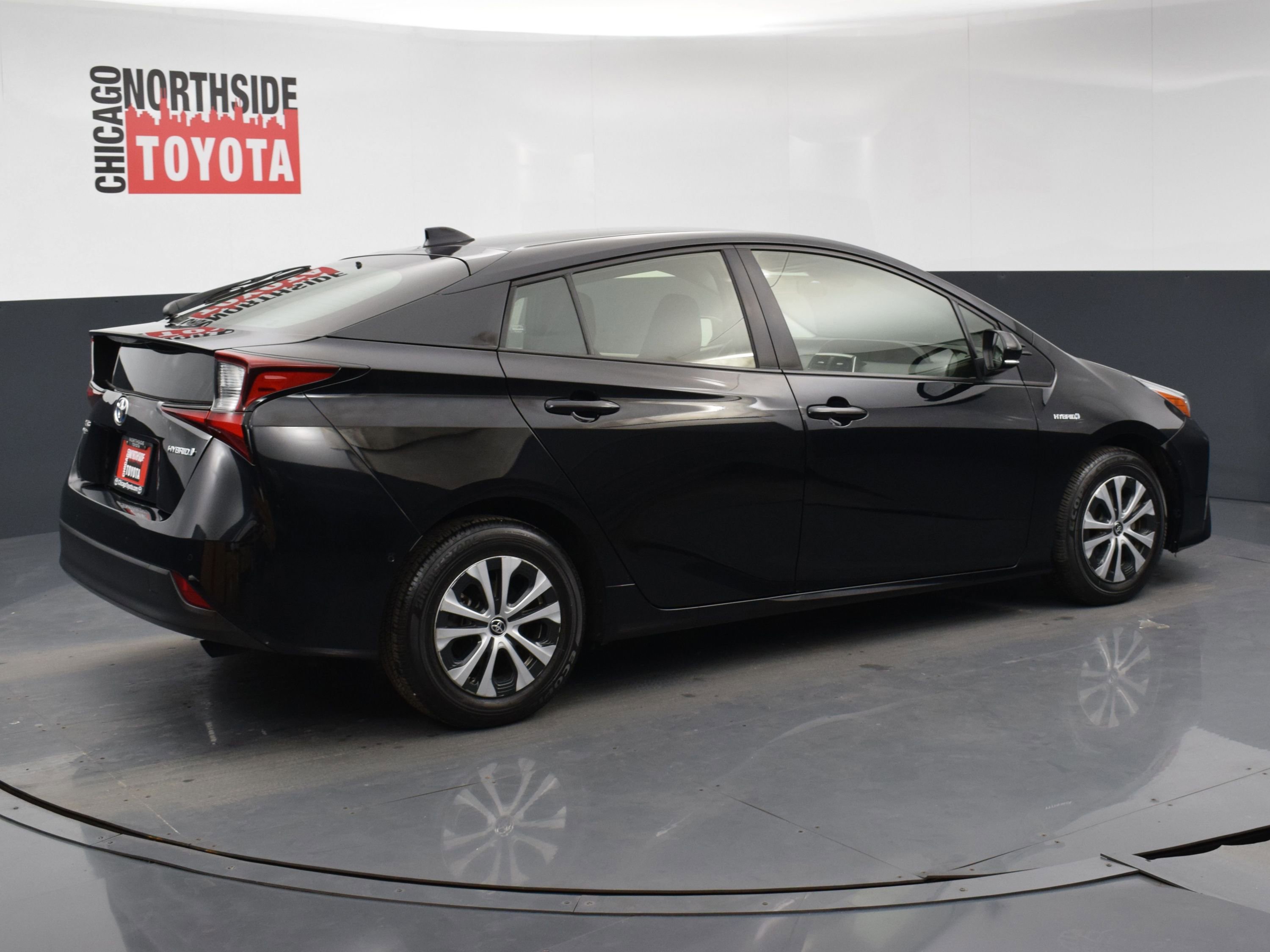 Used 2021 Toyota Prius LE image 4
