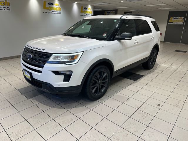 Used 2018 Ford Explorer XLT w/ Equipment Group 202A image 2