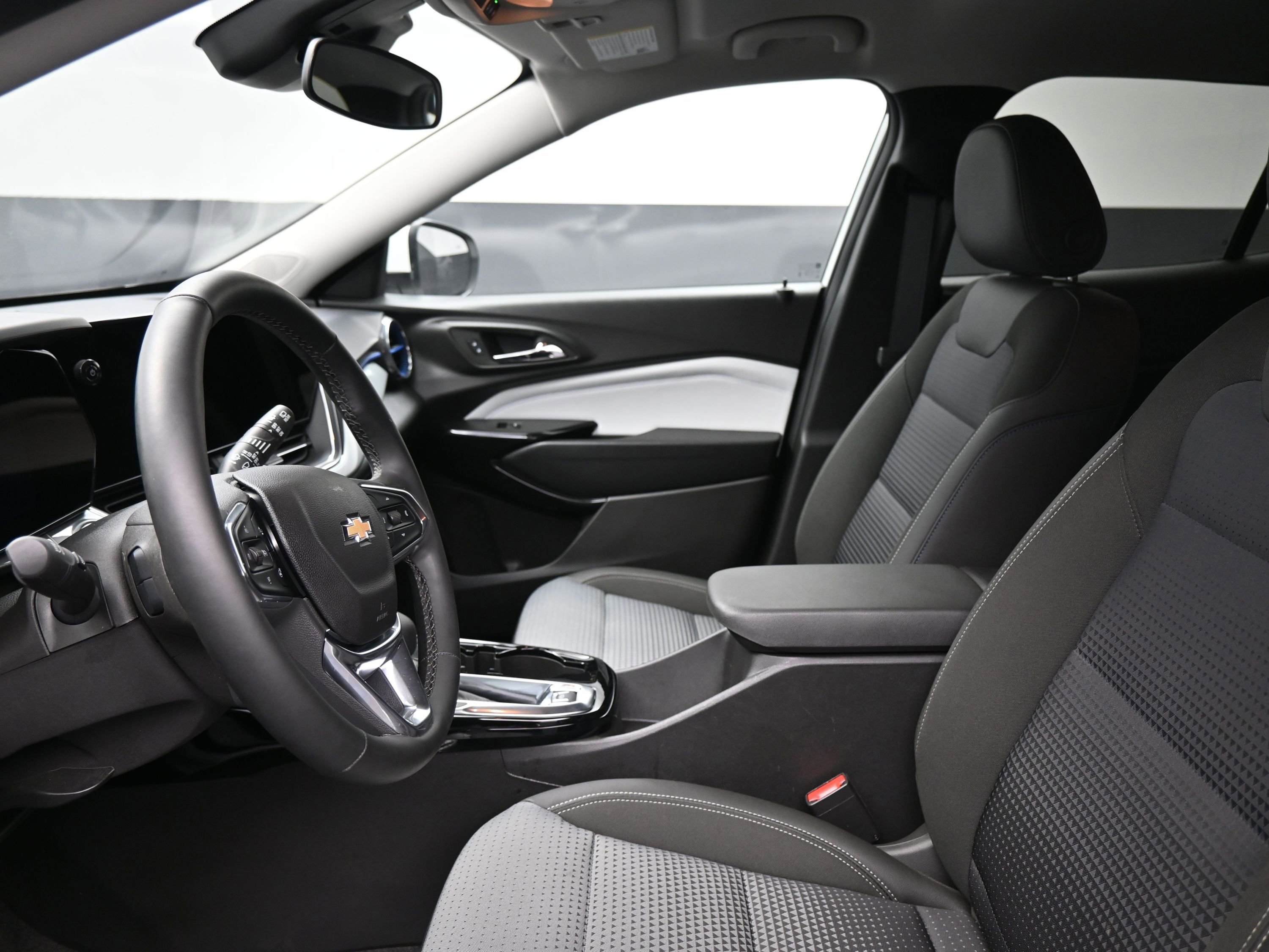 Used 2025 Chevrolet Trax LT w/ Driver Confidence Package image 13