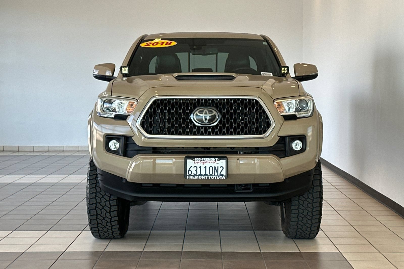 Used 2018 Toyota Tacoma TRD Sport w/ TRD Premium Sport Package RWD image 8