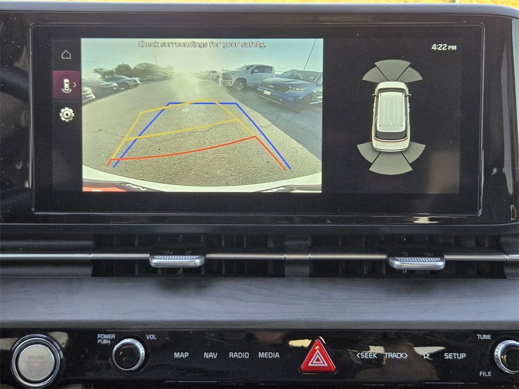 Used 2023 Kia Carnival EX image 16