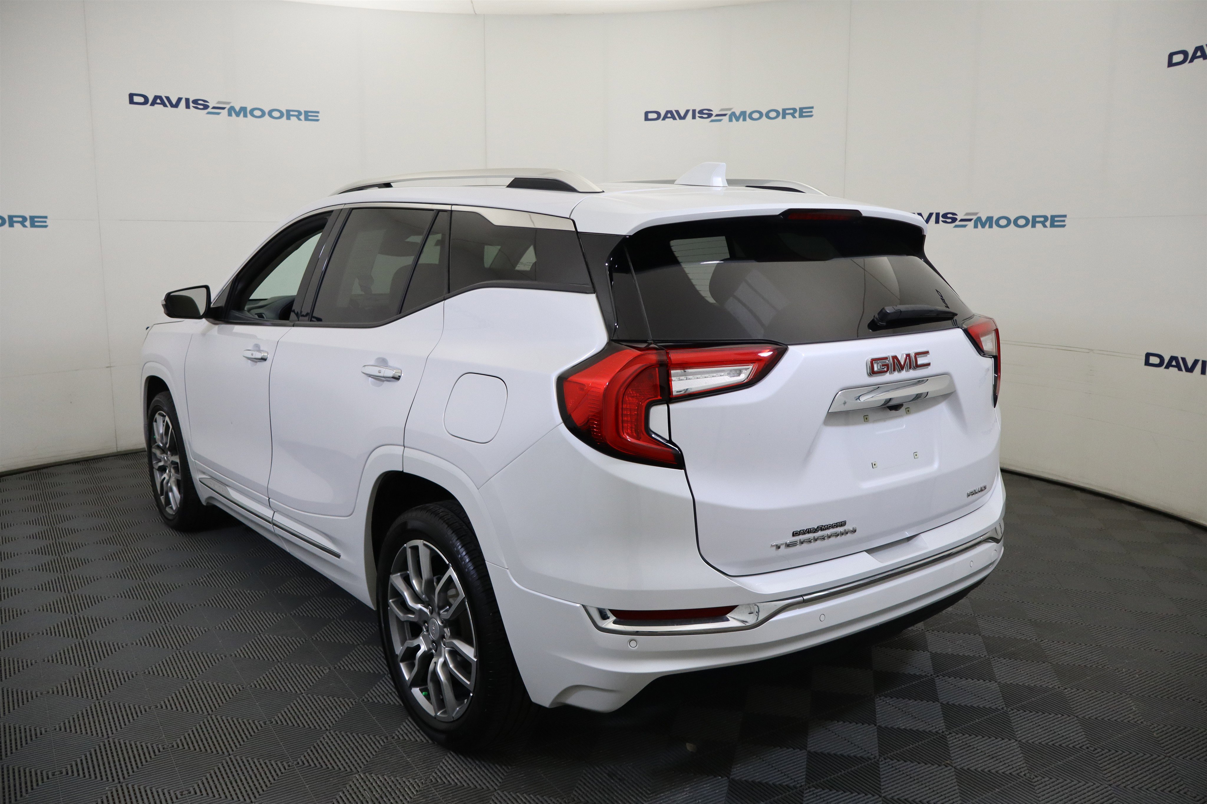 Used 2023 GMC Terrain Denali w/ Denali Premium Package image 45