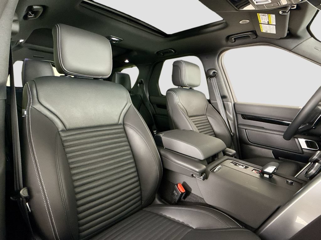 Used 2025 Land Rover Discovery S AWD/4WD image 14