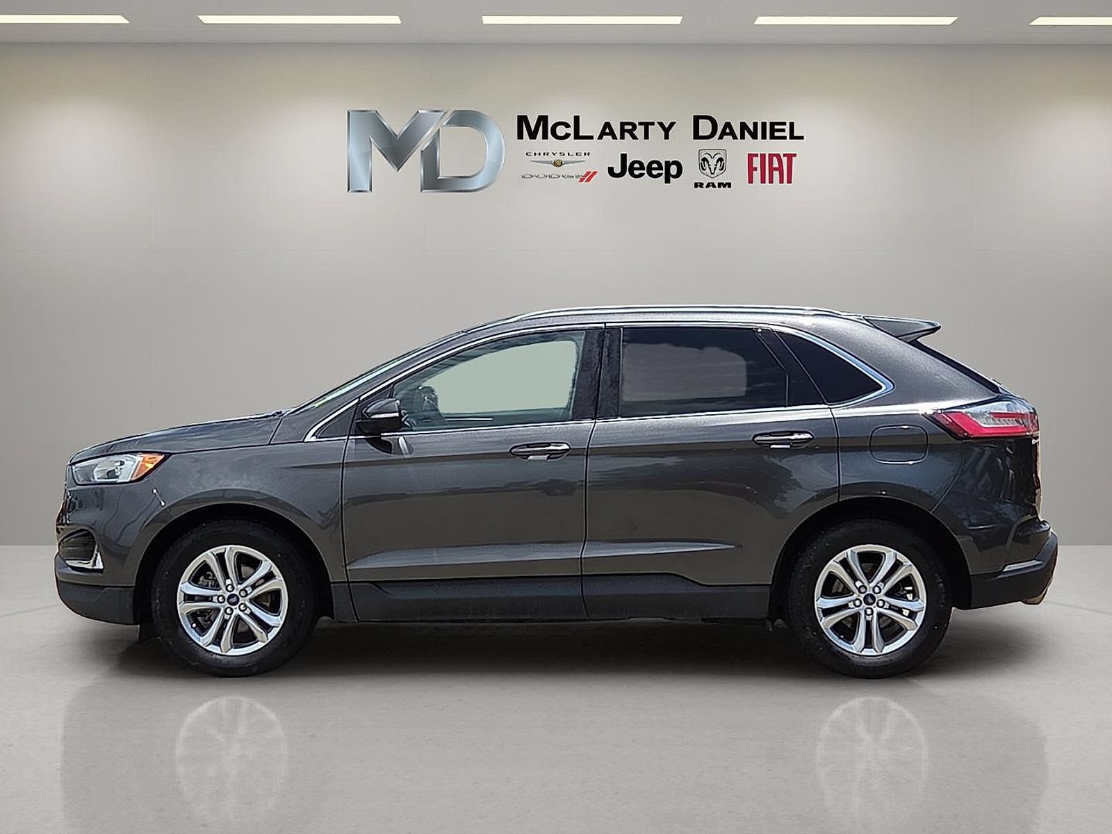 Used 2019 Ford Edge SEL w/ Equipment Group 201A FWD image 3
