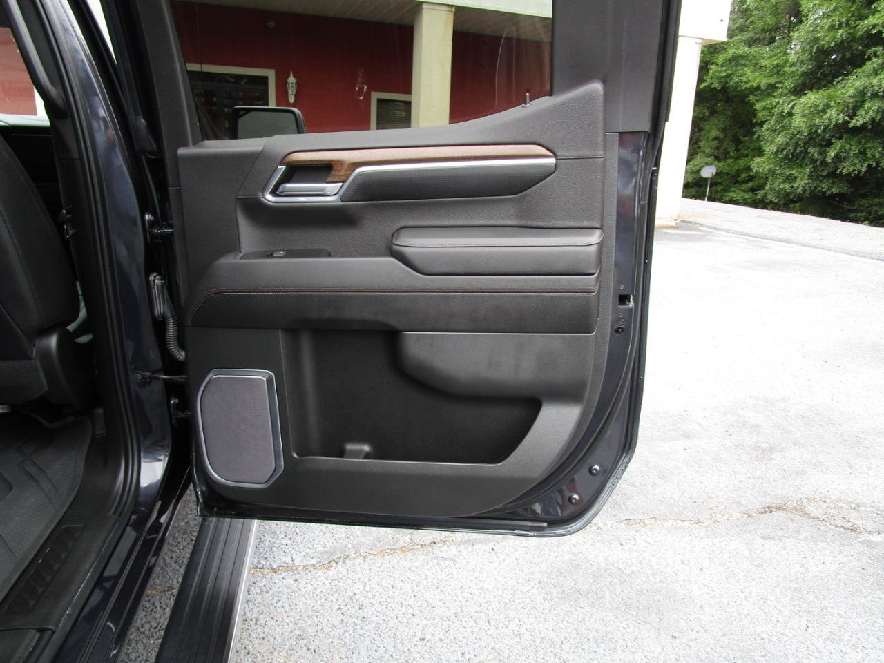 Used 2023 Chevrolet Silverado 1500 High Country w/ Technology Package AWD/4WD image 32