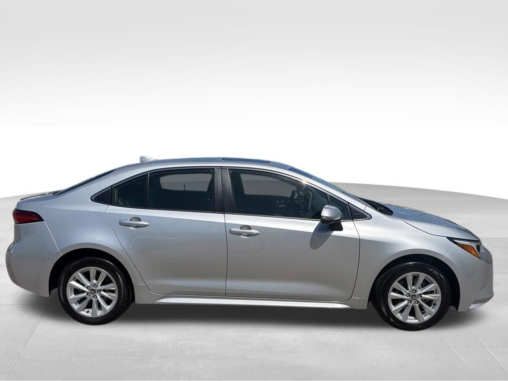 Used 2025 Toyota Corolla XLE image 7