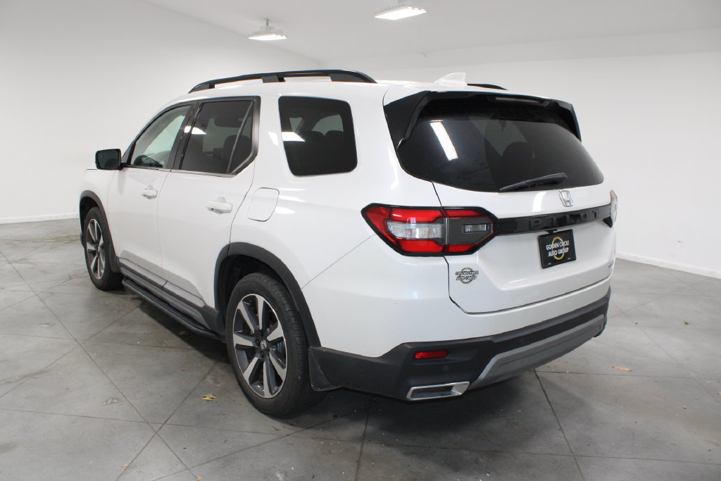 Used 2023 Honda Pilot Touring image 7