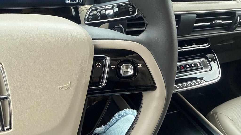 Used 2023 Lincoln Corsair AWD w/ Equipment Group 101A image 24