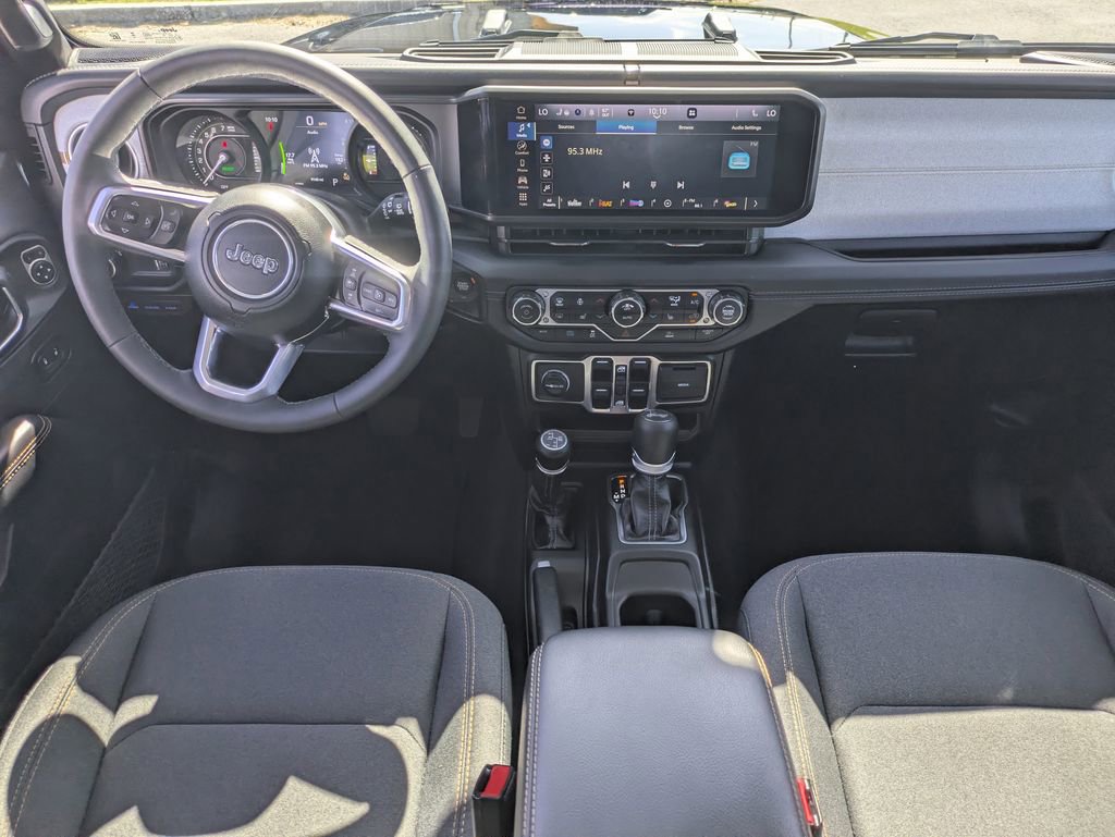 Used 2025 Jeep Wrangler Unlimited Sahara AWD/4WD image 15