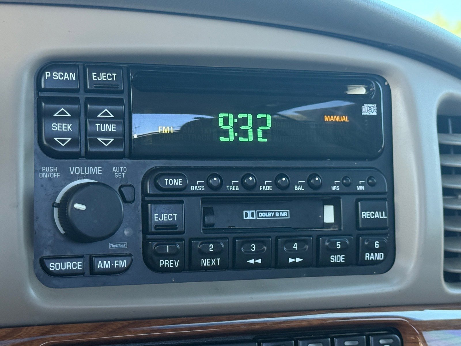 Used 2001 Buick Le Sabre Custom w/ Prestige Pkg image 27