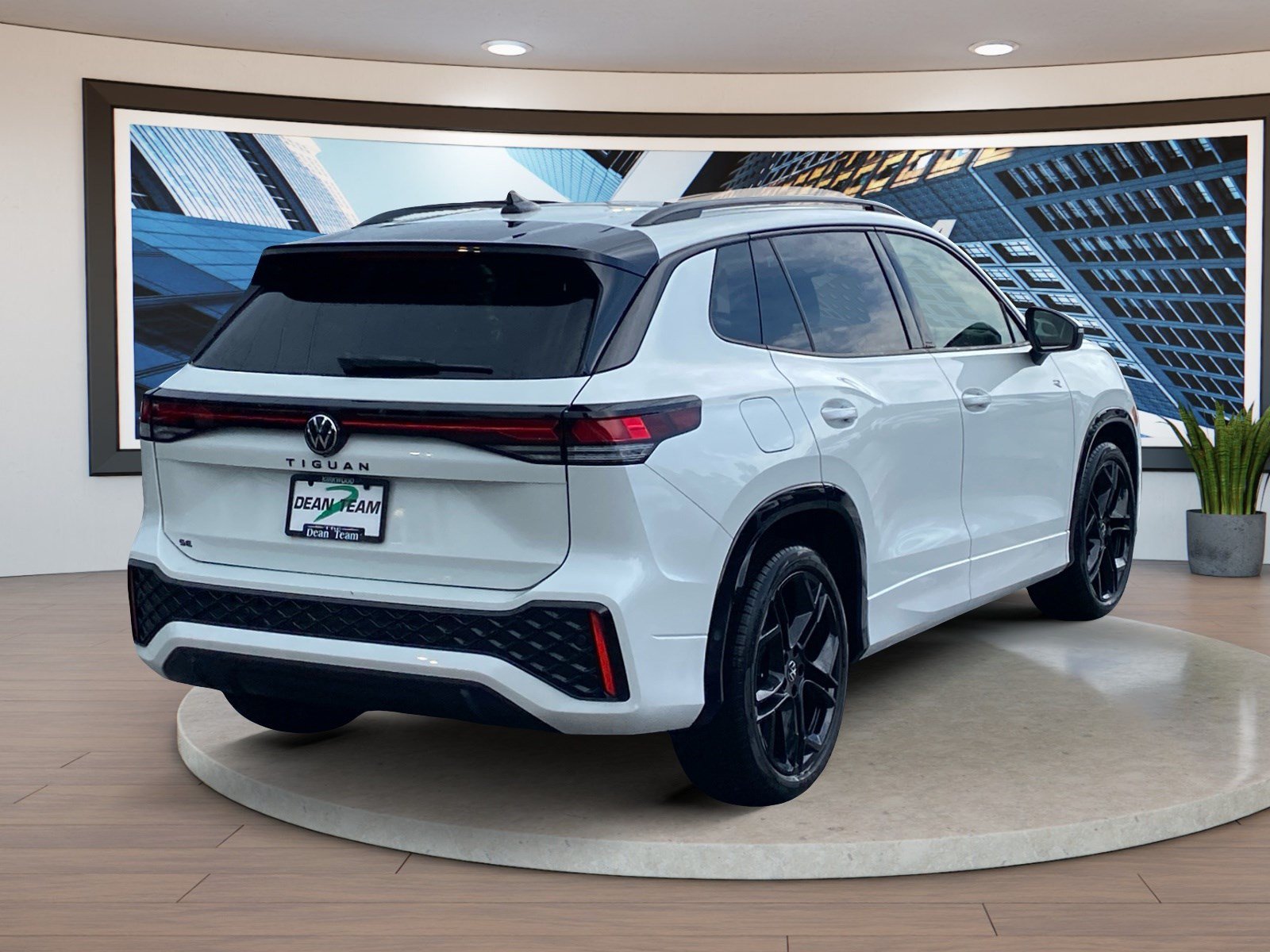 New 2026 Volkswagen Tiguan SE R-Line FWD image 8