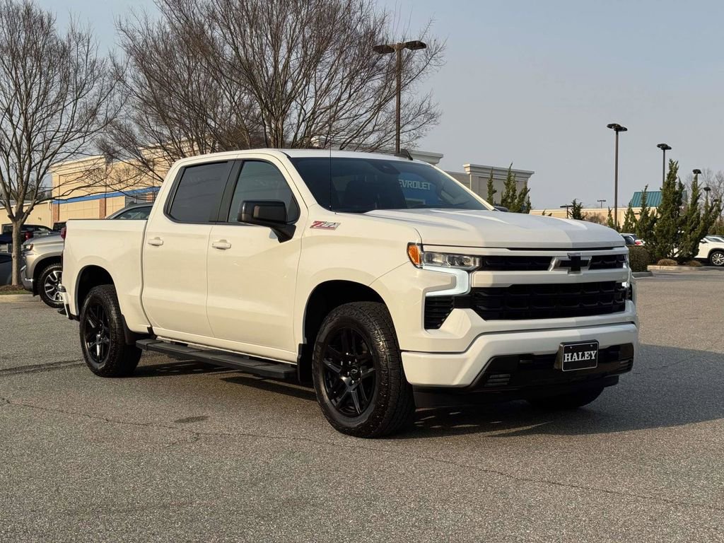 Used 2022 Chevrolet Silverado 1500 RST image 2