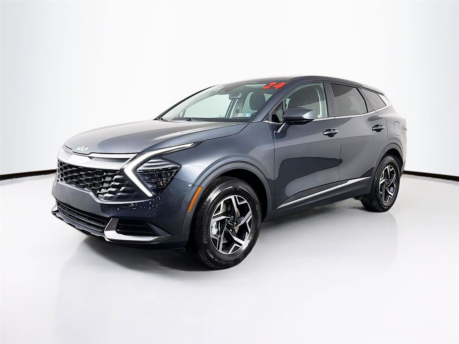 Used 2024 Kia Sportage LX image 3