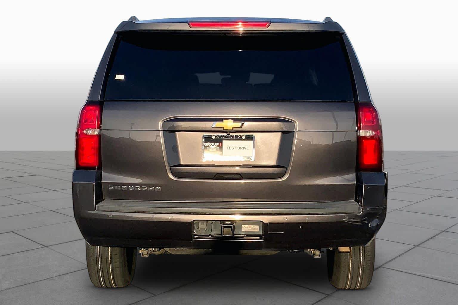 Used 2017 Chevrolet Suburban LT RWD image 5