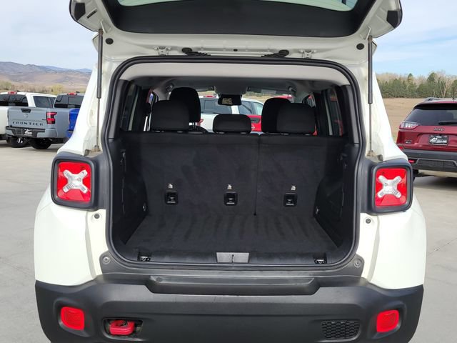 Used 2023 Jeep Renegade Trailhawk AWD/4WD image 13