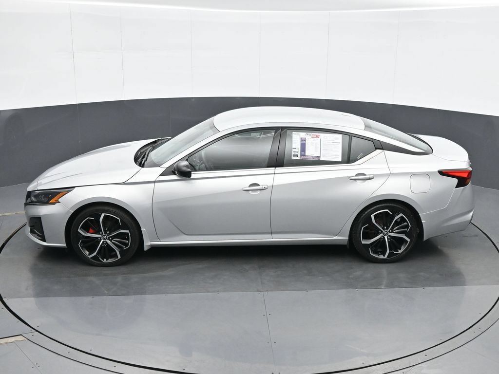 Used 2023 Nissan Altima 2.5 SR FWD image 19