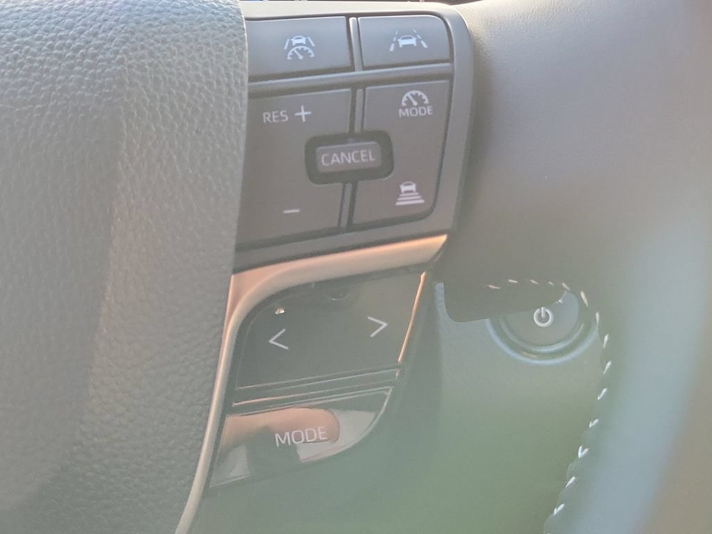 Used 2025 Toyota Camry SE w/ Convenience Package FWD image 27