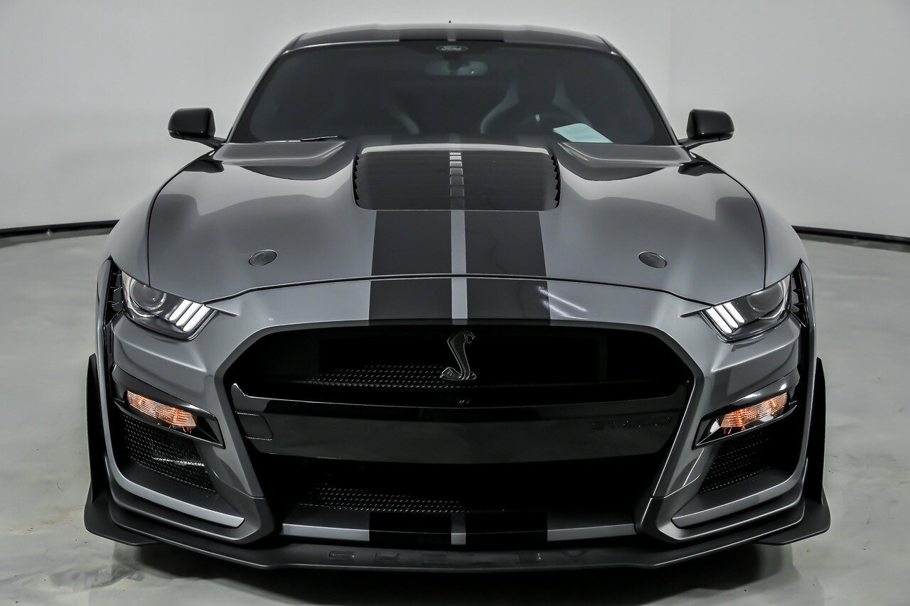 Used 2021 Ford Mustang Shelby GT500 w/ Carbon Fiber Track Pack RWD image 5