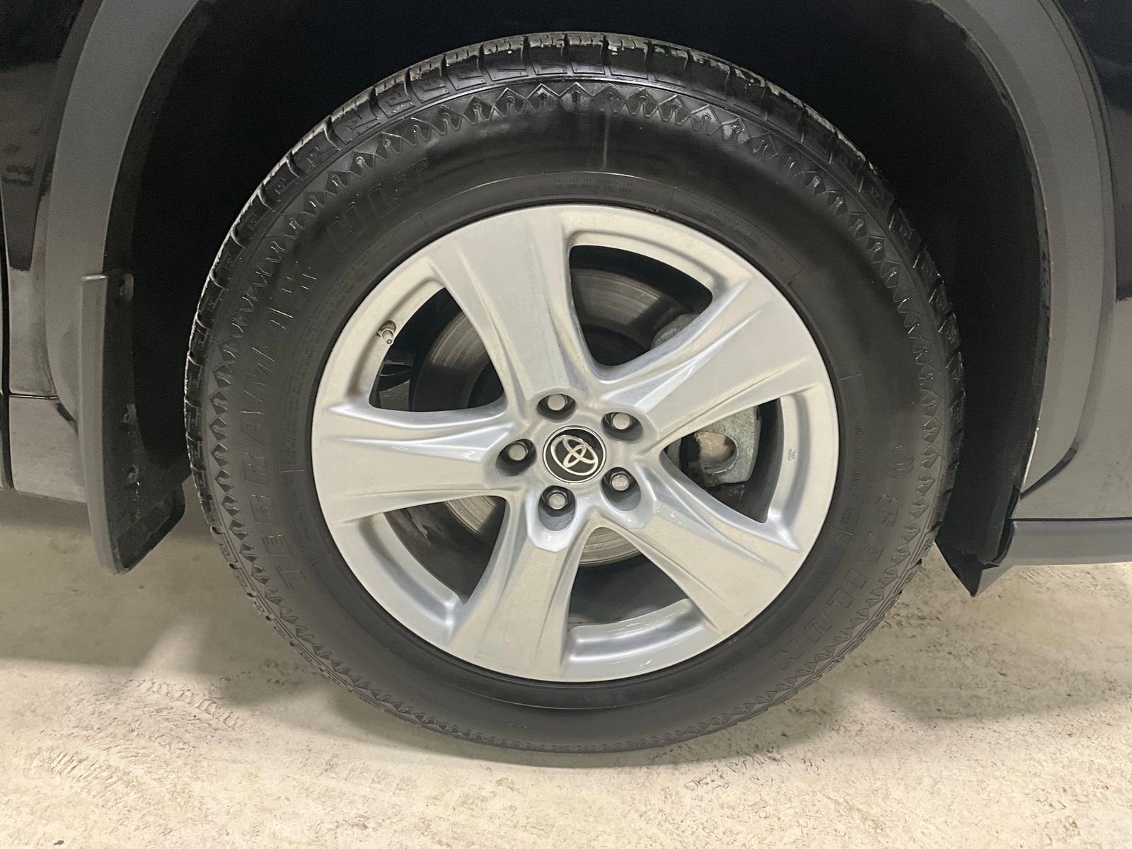 Used 2023 Toyota Highlander L image 8