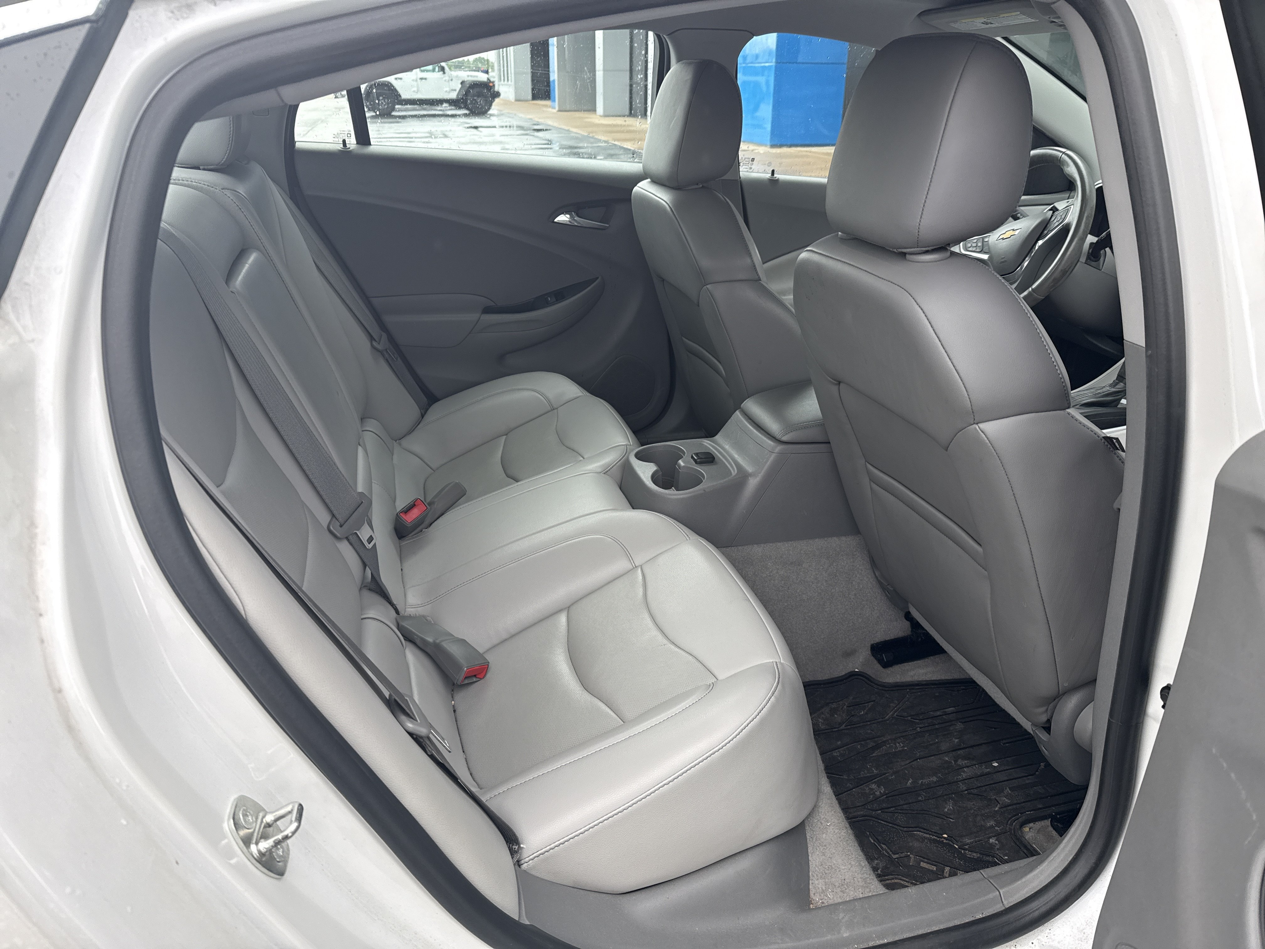 Used 2017 Chevrolet Volt LT w/ Comfort Package FWD image 12