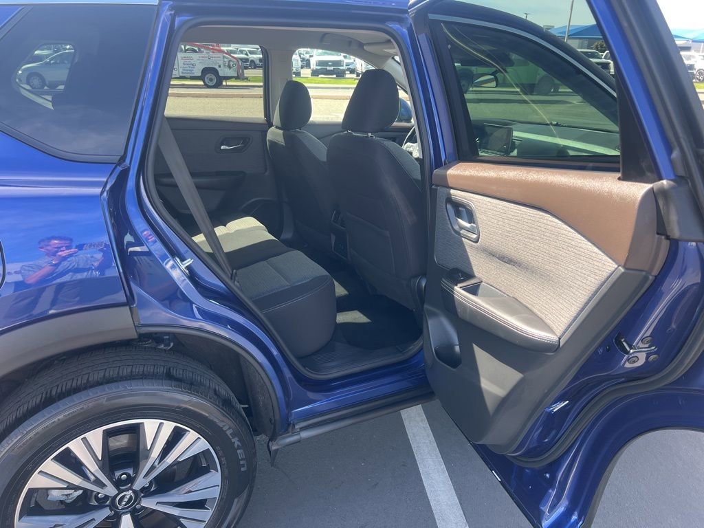 Used 2023 Nissan Rogue SV image 24