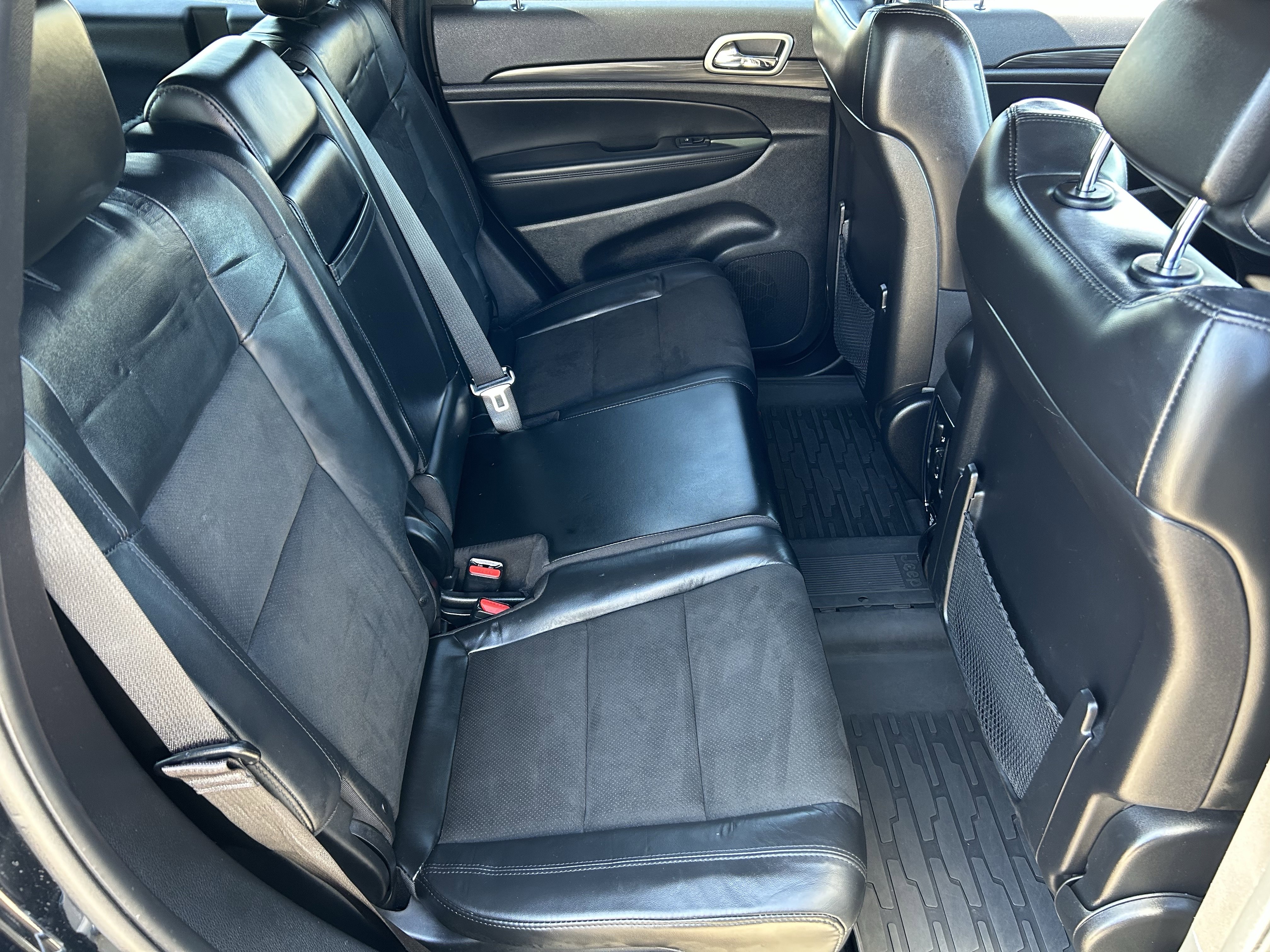 Certified 2021 Jeep Grand Cherokee Laredo X AWD/4WD image 12