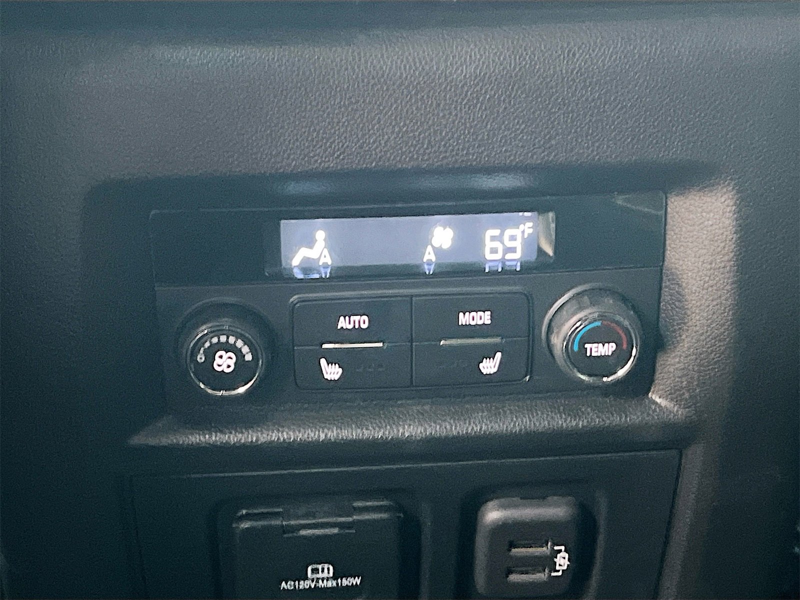 Used 2023 Chevrolet Traverse Premier w/ Redline Edition image 27