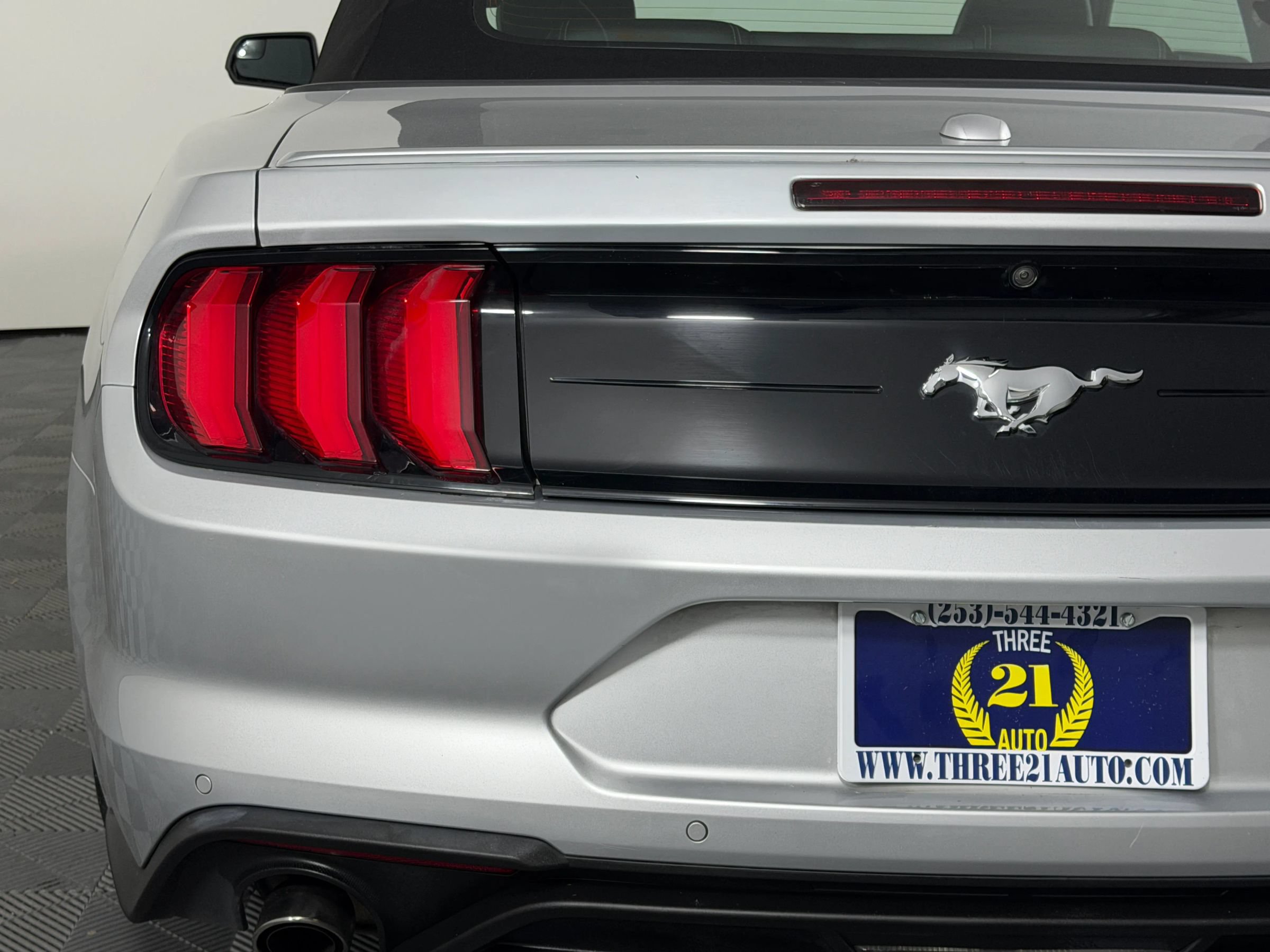 Used 2018 Ford Mustang Premium w/ Equipment Group 201A RWD image 10