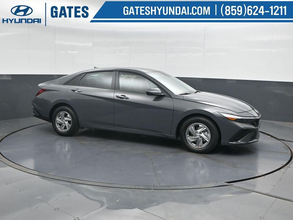 New 2026 Hyundai Elantra SE