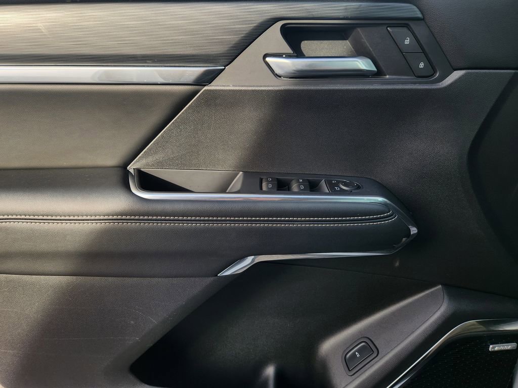 Used 2025 GMC Acadia Elevation image 24