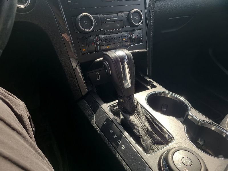 Used 2018 Ford Explorer XLT w/ Equipment Group 202A AWD/4WD image 16