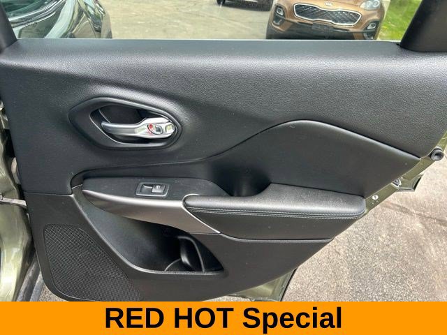 Used 2019 Jeep Cherokee Latitude Plus AWD/4WD image 42