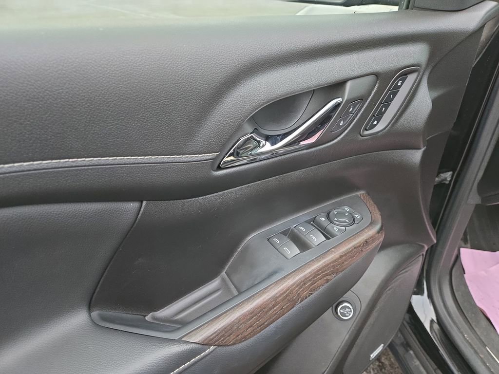 Used 2023 GMC Acadia Denali w/ Black Diamond Edition image 10