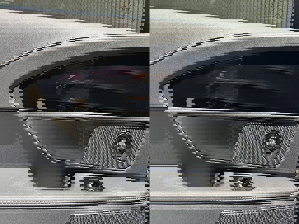 New 2025 Lincoln Nautilus Premier w/ Equipment Group 102A image 18