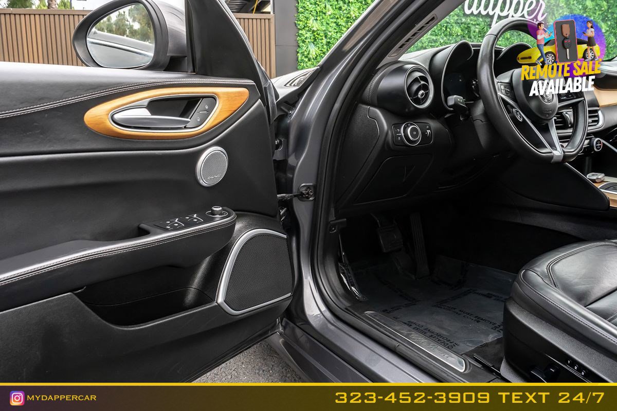 Used 2017 Alfa Romeo Giulia Ti w/ TI Lusso Light Wood Package image 11