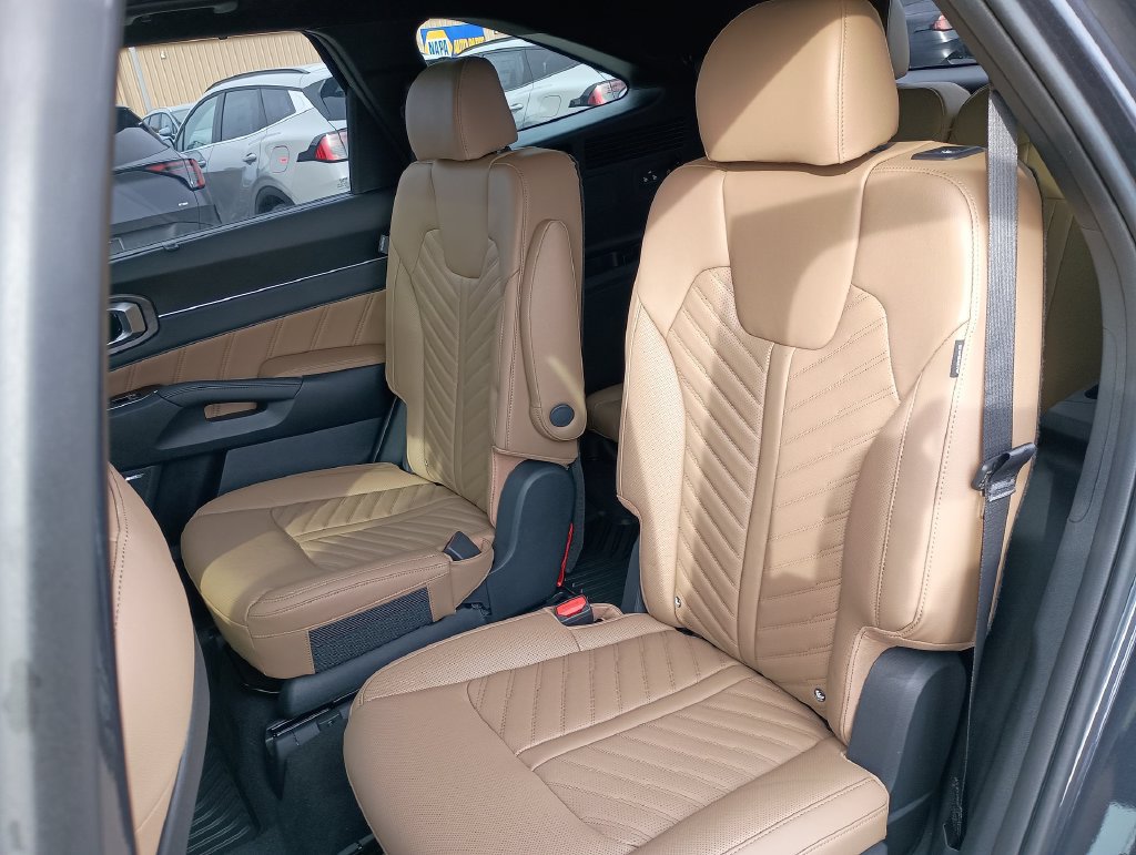 Certified 2026 Kia Sorento SX Prestige w/ Olive Brown Leather Package AWD/4WD image 29