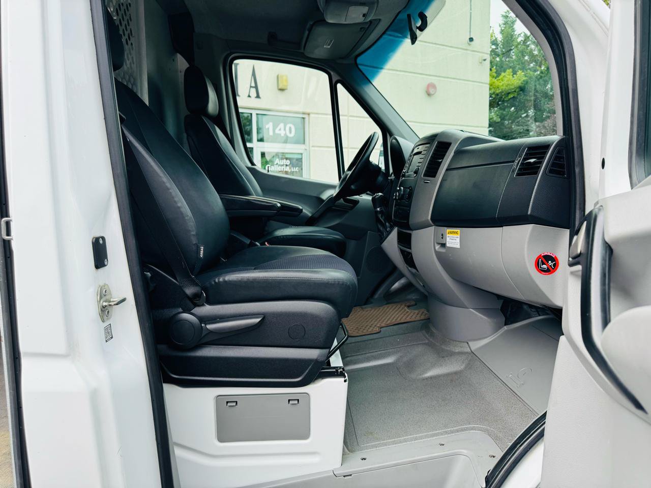 Used 2017 Mercedes-Benz Sprinter 2500 image 39