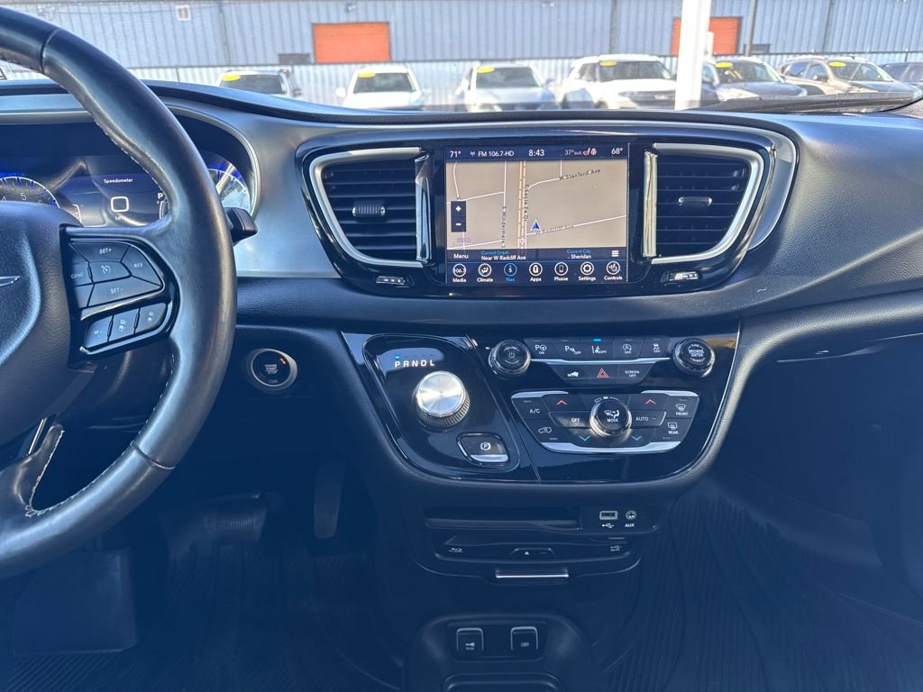 Used 2020 Chrysler Pacifica Touring-L Plus FWD image 17