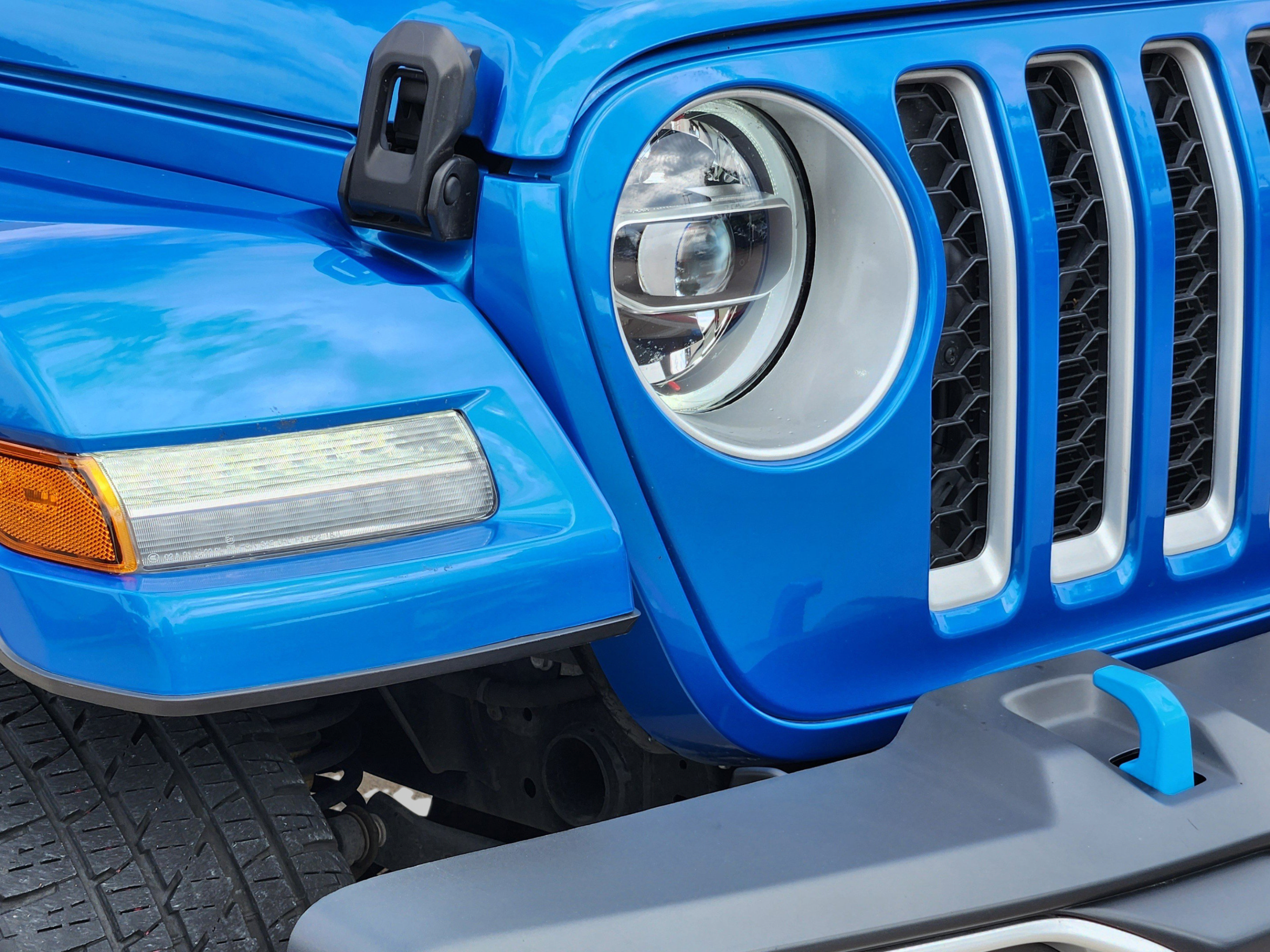 Used 2022 Jeep Wrangler Unlimited Sahara w/ Cold Weather Group AWD/4WD image 28