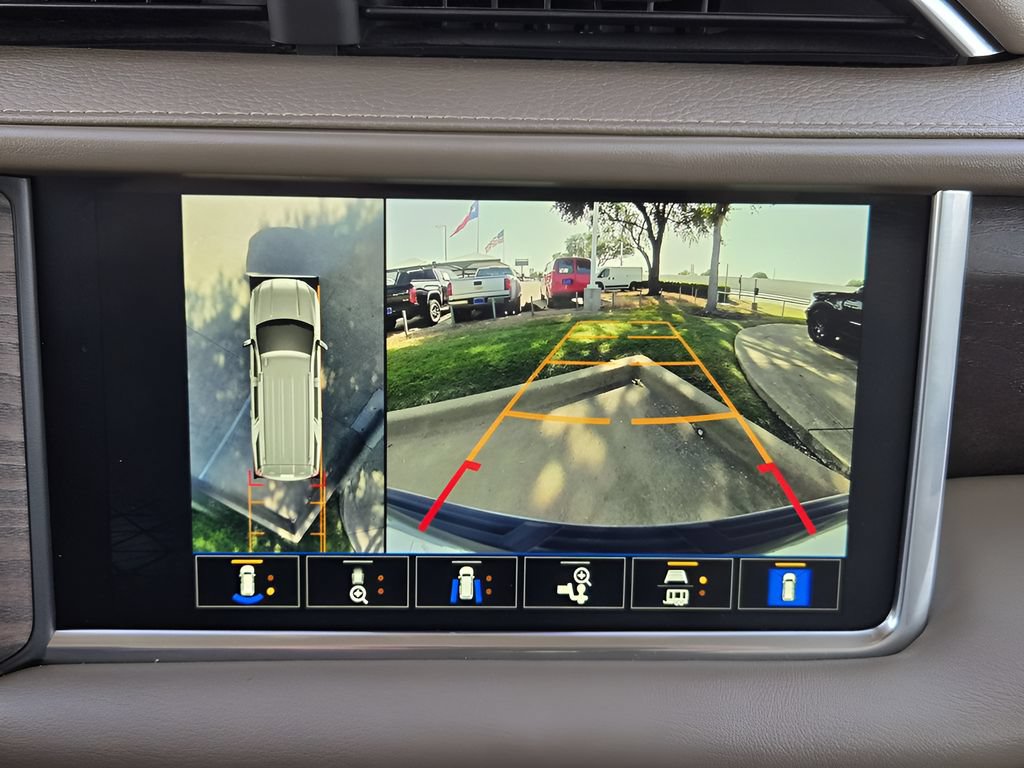 Used 2022 GMC Yukon XL Denali RWD image 16