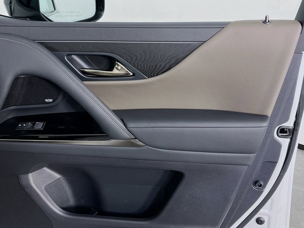 Used 2025 Lexus LX 700h Overtrail image 39