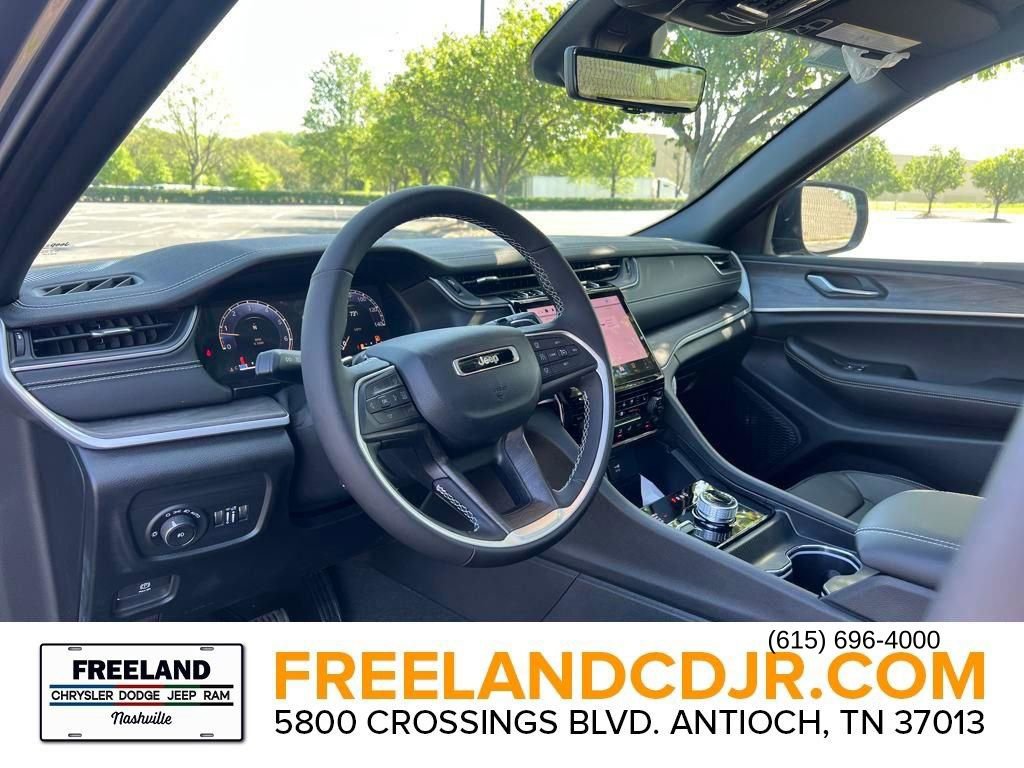 New 2025 Jeep Grand Cherokee Limited w/ Luxury Tech Group II image 17
