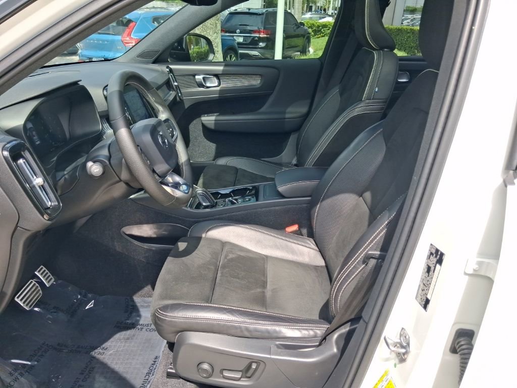 Used 2021 Volvo XC40 T4 R-Design w/ Protection Package Premier FWD image 13