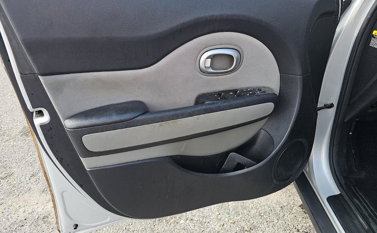 Used 2015 Kia Soul FWD image 9