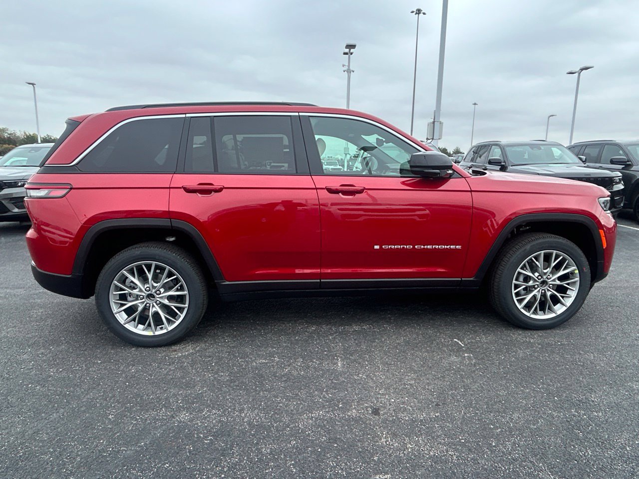 New 2027 Jeep Grand Cherokee Limited AWD/4WD image 2