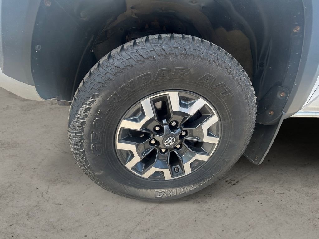Used 2019 Toyota Tacoma TRD Off-Road w/ Technology Package AWD/4WD image 14