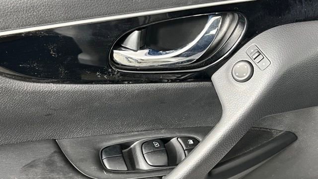 Used 2017 Nissan Rogue Sport SL w/ SL Premium Package image 20