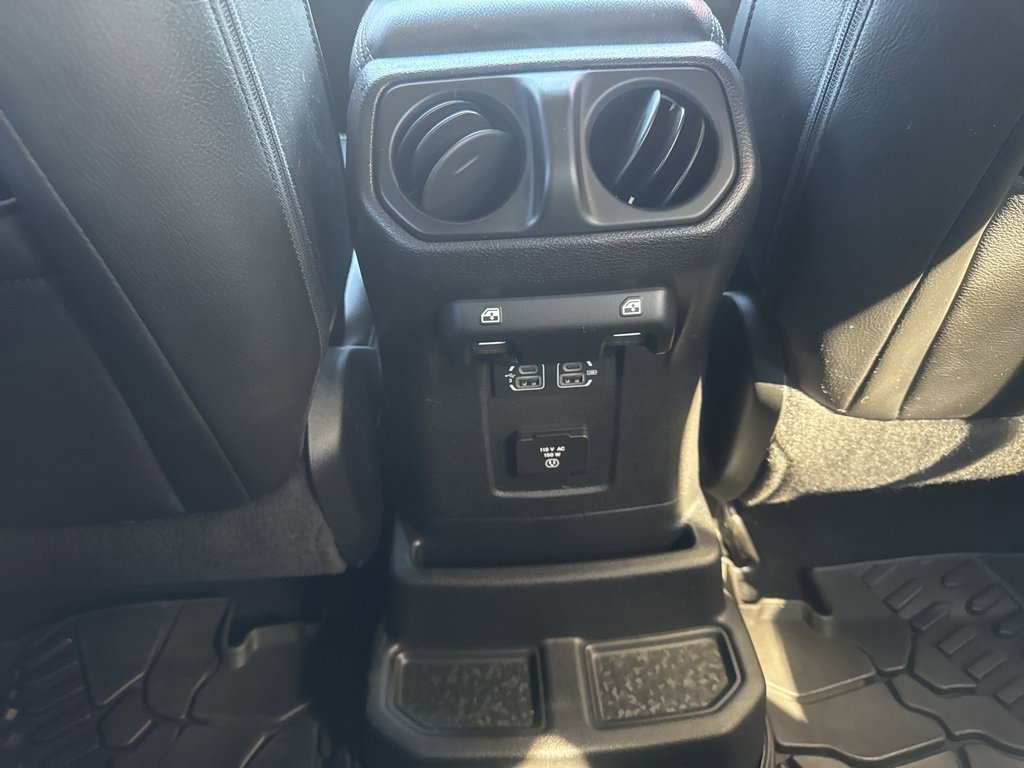 Used 2018 Jeep Wrangler Unlimited Sahara image 35