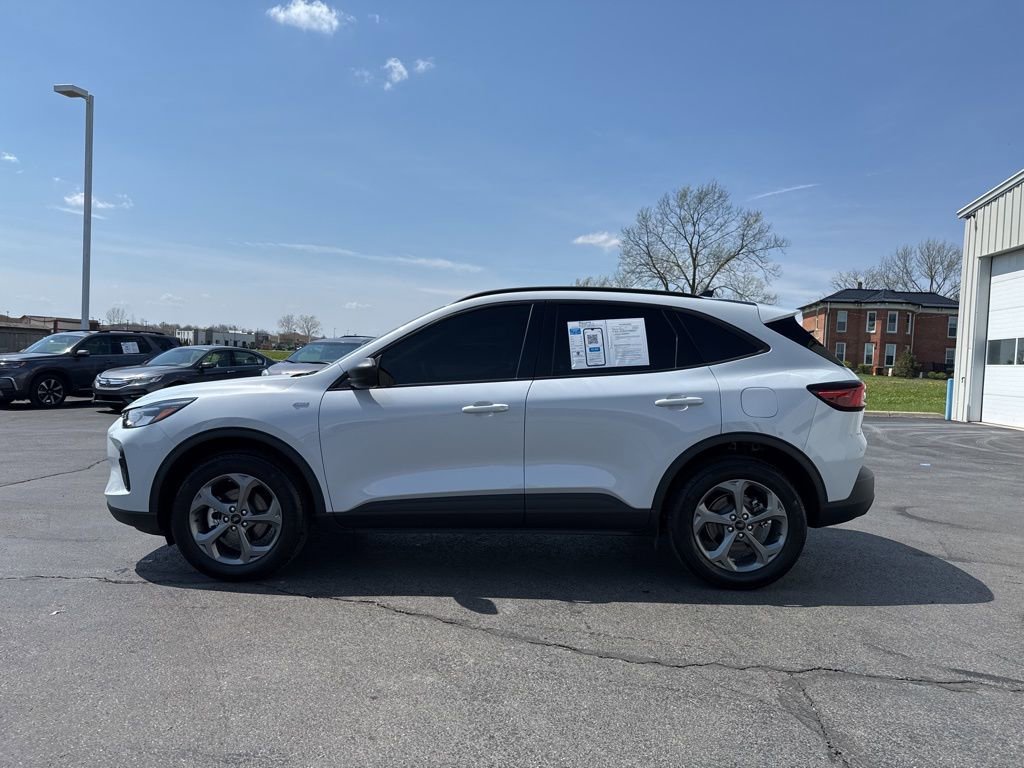 Used 2025 Ford Escape ST-Line w/ Cold Weather Package image 4