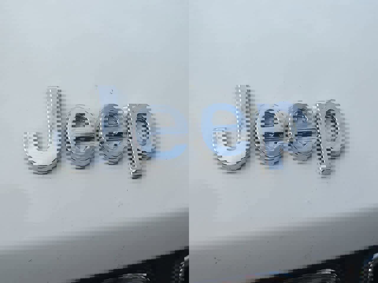 Used 2023 Jeep Grand Cherokee L Laredo image 12